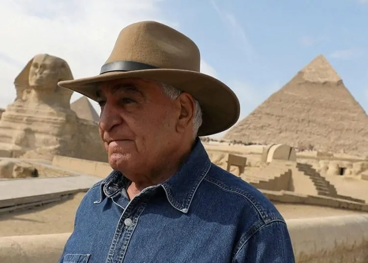 جديد من نوعه بالفيديو زاهي حواس يعلن عن كشف أثري سوف يبهر العالم بالأهرامات 1 zahy 7was3