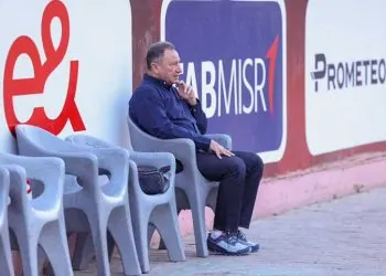 مصطفى يونس ينفجر بالبكاء
