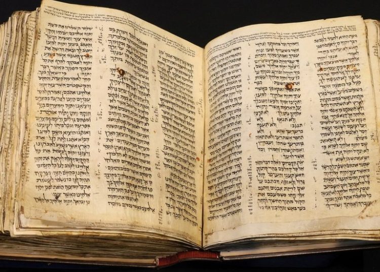 اكتشاف مخطوطة نادرة لـ الكتاب المقدس في مكتبات بودليا وعرضها فى أكسفورد قريبا 1 الكتاب المقدس