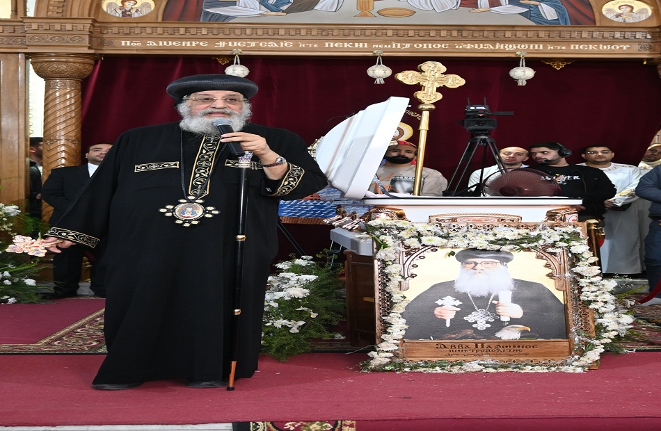 هذا هو الأنبا باخوميوس بقلم قداسة البابا تواضروس الثاني 2 البابا تواضروس يترأس صلوات التجنيز