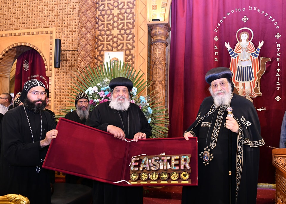 بالصور بحضور البابا تواضروس الثاني الأحتفال اليوبيل الذهبي لرهبنة رئيس الدير الأنبا كيرلس آڤا مينا 2 البابا تواضروس الثاني