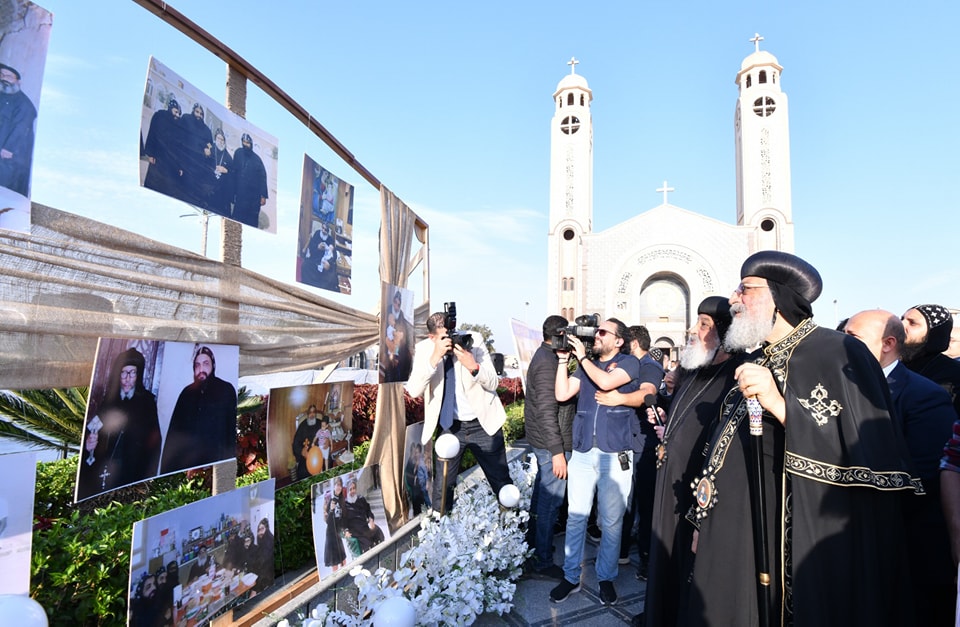 بالصور بحضور البابا تواضروس الثاني الأحتفال اليوبيل الذهبي لرهبنة رئيس الدير الأنبا كيرلس آڤا مينا 6 261 687 073740 1018