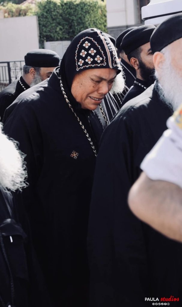 لقطات مؤثرة من صلاة جناز الأنبا باخوميوس بطريرك لم يحمل رقما 4 صلاة جناز الأنبا باخوميوس