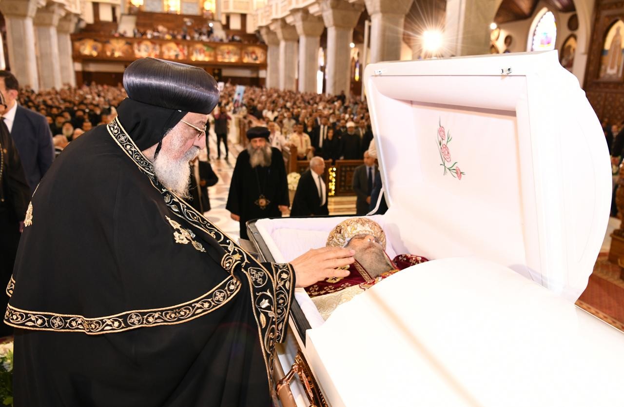 وداع روحي مهيب ترتيبات الكنيسة القبطية لصلاة الثالث على نيافة الأنبا باخوميوس 4 صلاة جناز الأنبا باخوميوس