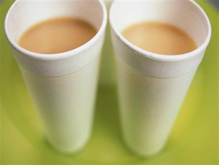 احذر الشرب بالأكواب البلاستيك استشاري امراض القلب يفجر مفاجأة 3 احذر الشرب بالأكواب البلاستيك
