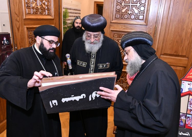 بالصور تفاصيل لقاء البابا تواضروس الثاني بلجنة الطفولة بإيبارشية أبوقرقاص ونيافة الأنبا مكسيموس والأنبا يوحنا 1 قداسة البابا تواضروس الثاني