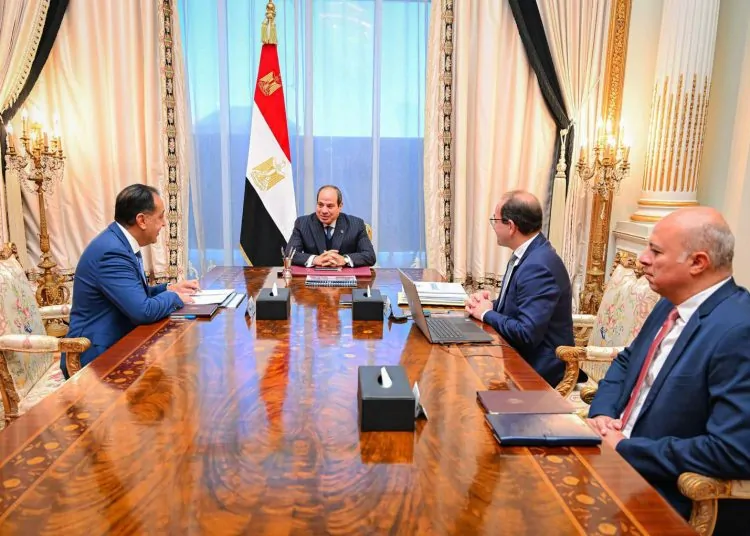 الرئيس السيسي يصدر توجيهات هامة للحكومة لصالح محدودي ومتوسطي الدخل 1 اجتماع الحكومة مع الرئيس السيسي