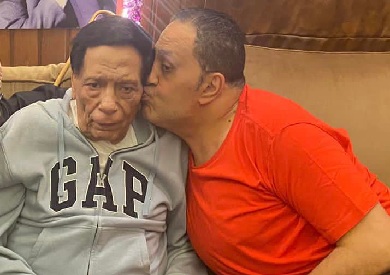 الفنان خالد سرحان يعلن تفاصيل حالة الزعيم عادل إمام الصحية 4 الزعيم و الفنان خالد سرحان