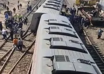 خروج 7 عربات عن القطبان