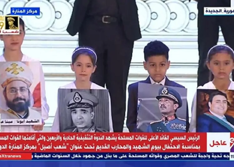 بالفيديو بحضور الرئيس السيسي تكريم القس الشهيد مينا عبود برفع صورته خلال الندوة التثقيفية 1 تكريم القس الشهيد مينا عبود