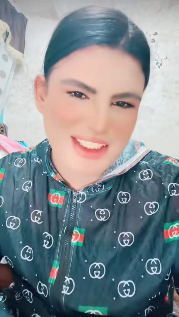 بالصور واقعة التوك توكر الشهير القضية التي أثارت الرأي العام ميكروباص بنات وبطاقات مدون فيها النوع ذكر 3 واقعة التوك توكر