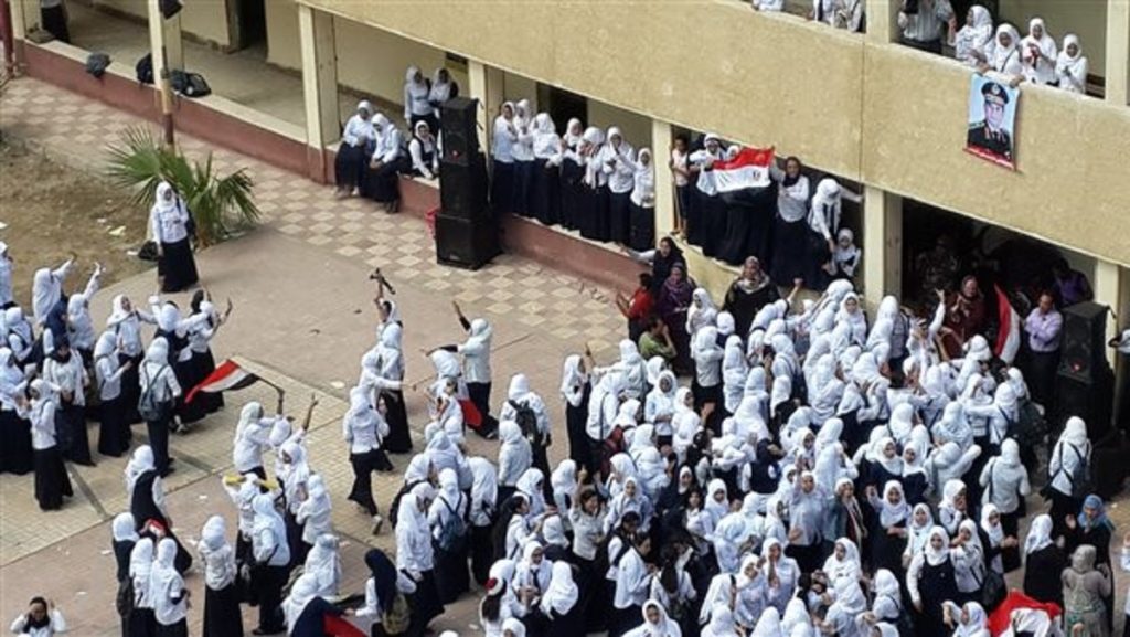 بيان وزارة التعليم بشان واقعة تشويه وجه طالبة 6 أكتوبر فصل وتحقيق 4 خناقة طالبتي مدرسة 6 أكتوبر القومية