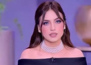 المذيعة ياسمين عز