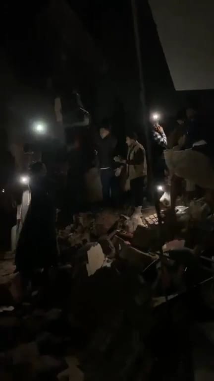 أصوات تحت الركام أول صور لحادث انهيار منزل بأسيوط 3 انهيار منزل بأسيوط