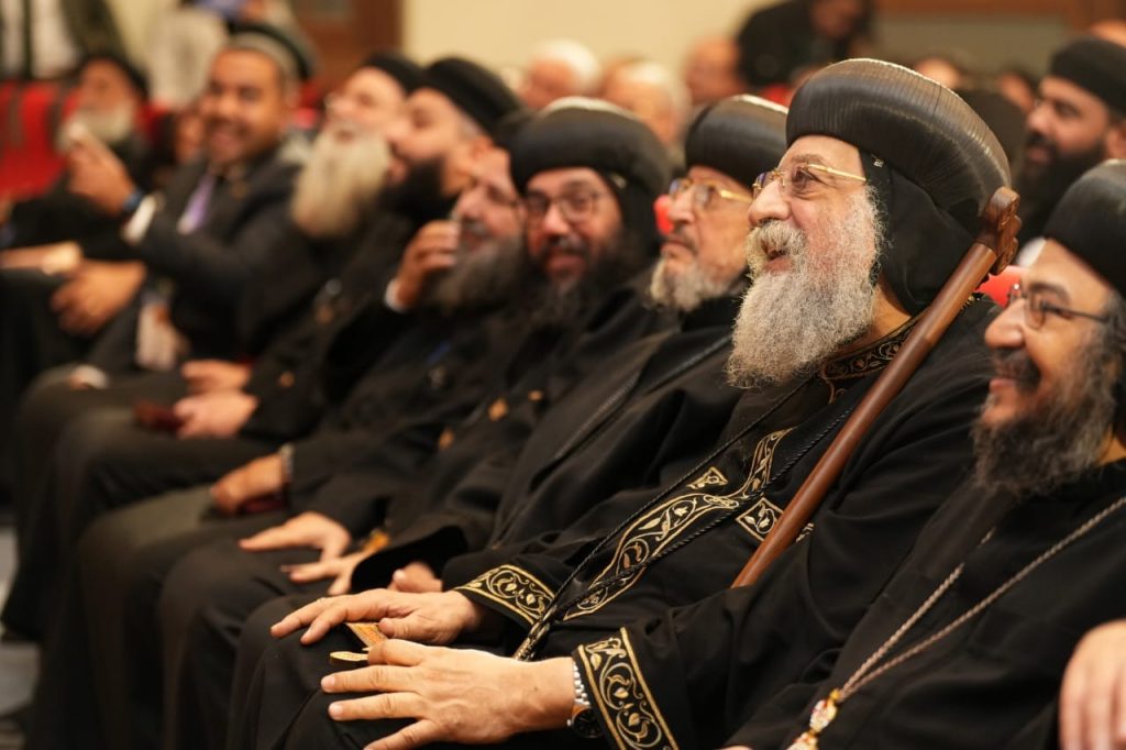 بالصور البابا تواضروس الثاني يشهد تخريج الدفعة الثانية من برنامج لوجوس للقيادة 4 البابا تواضروس الثاني يشهد فعاليات حفل