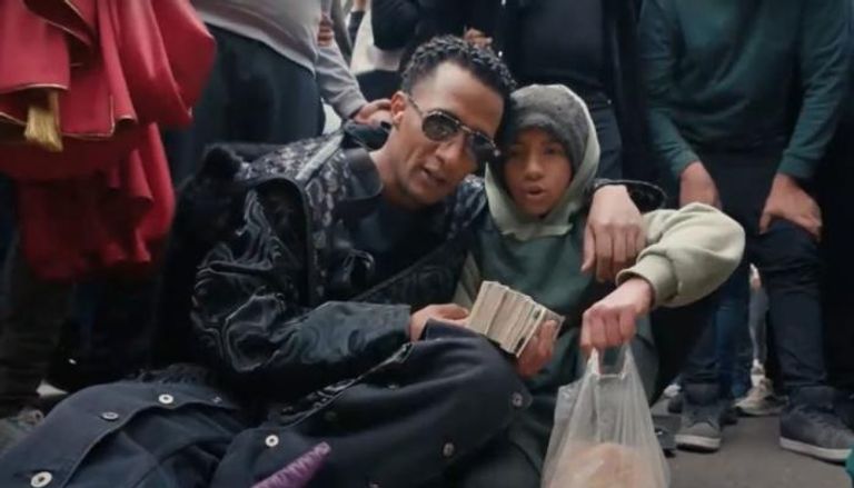 الكشف عن وعد و مفاجأة محمد رمضان للطفل حامل صنية الفول و الطعمية 2 مفاجأة محمد رمضان للطفل حامل صنية الفول