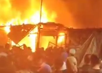 حريق منشأة ناصر صاحب باكية محترقة يستغيث بيوتنا اتخربت والخسائر ملايين ويكشف عن السبب