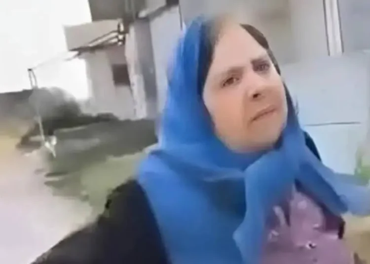 بالفديو الأم السورية المكلومة التي أبكت العالم تروي ما فعله متطرفين لولديها وحفيدها 1 الأم السورية