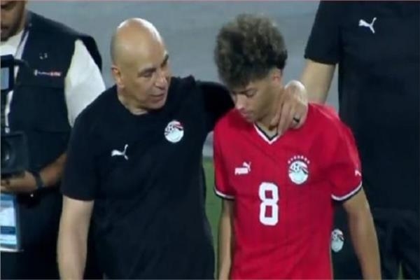 مفاجأة بشأن اللاعب إمام عاشور وموقفه النهائي من معسكر منتخب مصر 1 إمام عاشور وحسام حسن