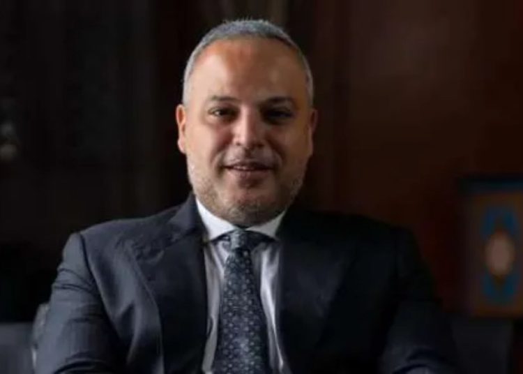 شبع بعد جوع هجوم قوي من تامر عبد المنعم على أحمد العوضي بعد ظهوره في أحد المقاهي 1 تامر عبد المنعم