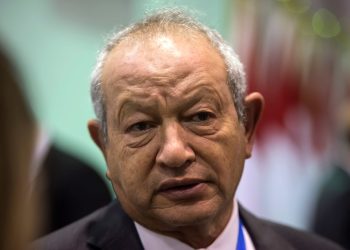 ادعوله ربنا ياخده نجيب ساويرس يهاجم متابعة بسبب دعائها