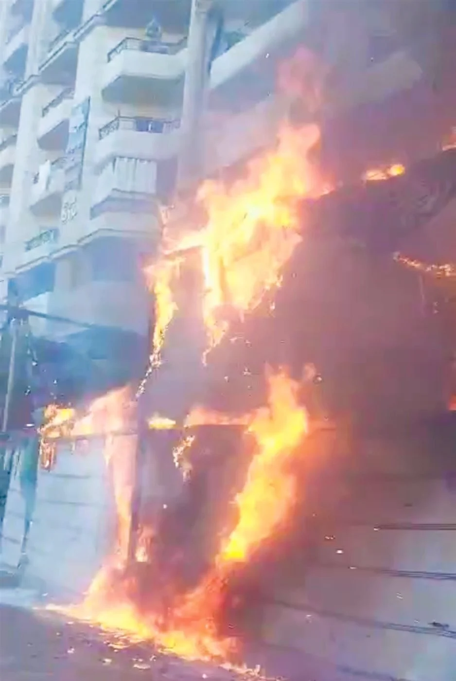 طنطا تكسر صيامها على كارثة تفاصيل الحريق الذي إلتهم مائدة إفطار جماعي وأحرق السيارات 2 الحريق الذي إلتهم مائدة إفطار جماعي