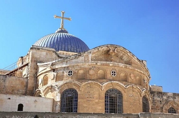 بيان محافظة القدس عقب تقييد الدخول إلى كنيسة القيامة بسبت النور 1 كنائس فلسطين