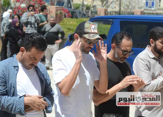 قبل انهيارهم في جنازته كيف تحدث سليمان عيد الكوميديان الراحل عن أصدقائه 4 وداعًا سليمان عيد