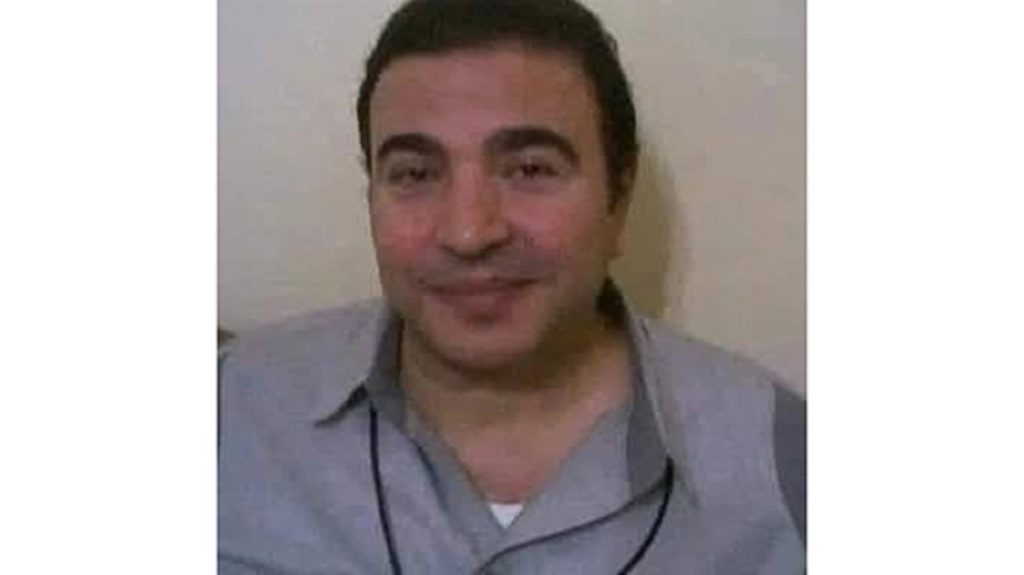 مشهد لن تراه الا فى مصر سامي جرجس صيدلي مسيحي نعته جميع مساجد الزقازيق ايه الحكاية 4 سامي جرجس