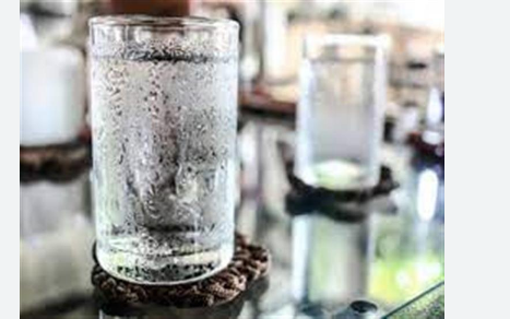 أضرار خطيرة لتناول الماء المثلج تجنب هذه العادة 2 أضرار تناول الماء المثلج