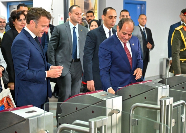معلومات عن كارت المحفظة وسعره استخدمه الرئيس السيسي وماكرون لركوب المترو 1 الرئيس السيسي وماكرون