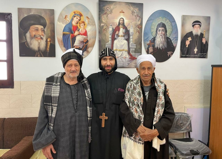 بالصور أسرة الراهب مقروفيوس تتعرض لحادث اليم ودير العذراء الجنادلة يقدم التعازى 1 أسرة الراهب مقروفيوس