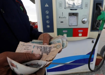 الحكومة تعلن سبب زيادة أسعار البنزين والسولار