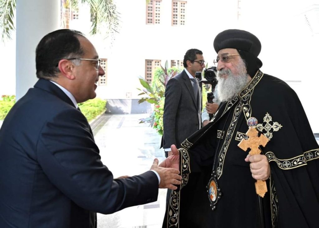 رئيس الحكومة يقدم التهاني للبابا تواضروس الثاني بمناسبة عيد القيامة المجيد. 2 رئيس الحكومة يهنئ البابا تواضروس الثاني