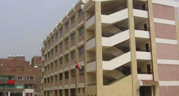 مدير مدرسة العمرانية يوضح حقيقة قيام معلمة بصفعه على وجهه أمام الطلاب 2 مدير مدرسة العمرانية