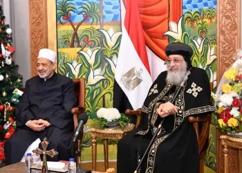 بعد تهنئة البابا تواضروس شيخ الأزهر يرد نعتز بعلاقتنا مع الكنائس والمناسبات تظهر وحدتنا 6 شيخ الأزهر و قداسة البابا تواضروس