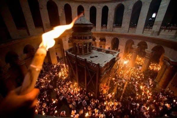 كيف يتجلى النور المقدس من قبر المسيح 2 النور المقدس