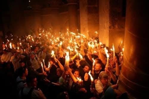 كيف يتجلى النور المقدس من قبر المسيح 3 النور المقدس