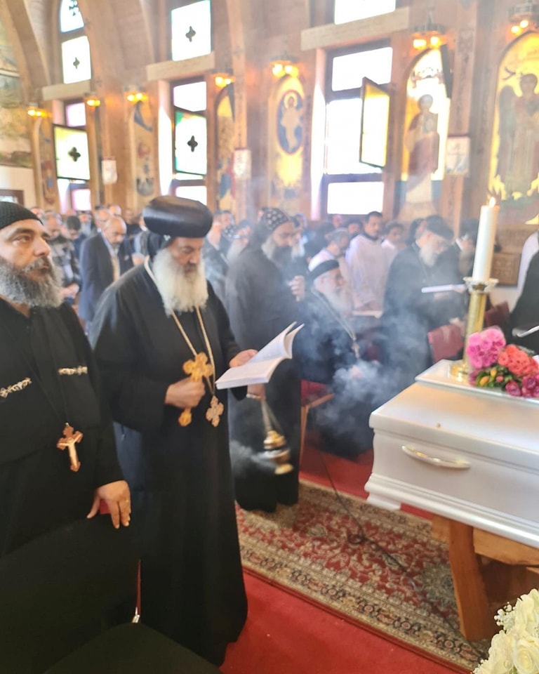 نياحة القس أرسانيوس زكي من إيبارشية جنوبي ألمانيا عن عمر قارب ٨٠ سنة 2 جنازة القس أرسانيوس زكي