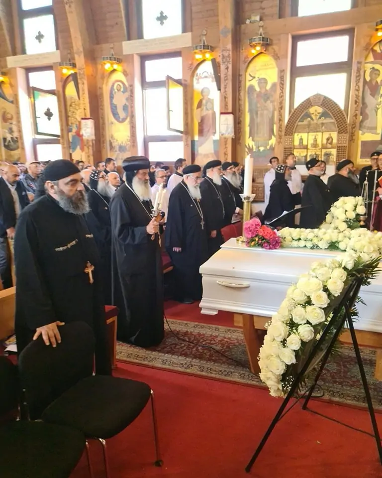 نياحة القس أرسانيوس زكي من إيبارشية جنوبي ألمانيا عن عمر قارب ٨٠ سنة 3 جنازة القس أرسانيوس زكي