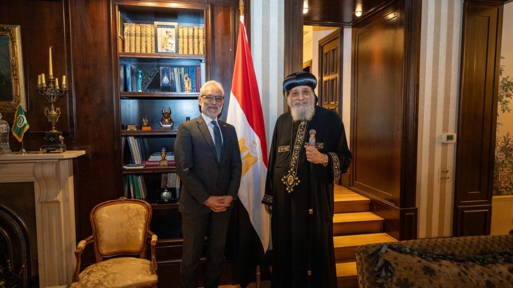 بالصور حفل استقبال على شرف البابا تواضروس من السفارة المصرية برومانيا 4 البابا تواضروس