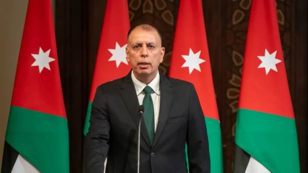 الأردن تصدر بيان عاجل وصفارات الإنذار تدوي السماء 3 وزير الداخلية الأردني