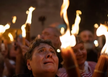 كنائس فلسطين تحيي احتفالية سبت النور