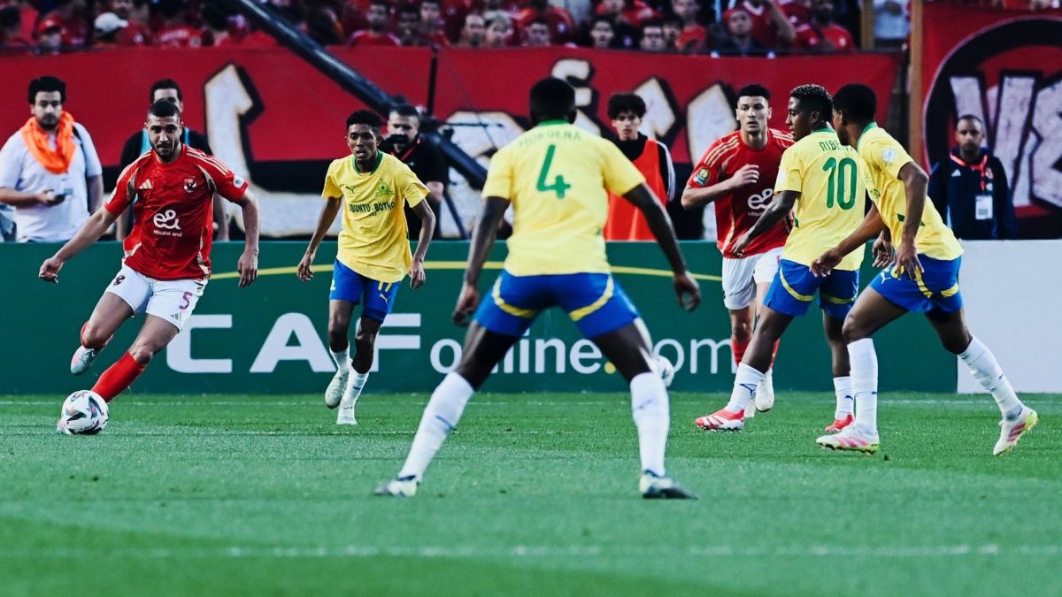 المدير الرياضي بالأهلي يصدر قرار مفاجئ عقب خروج الفريق الأحمر من دوري أبطال إفريقيا 2 حلم الـ 13 لفريق الأهلي و قرار مفاجئ عقب خروج الفريق الأحمر