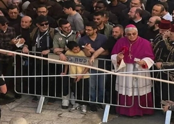 تفاصيل منع سفير الفاتيكان ومطارنة من دخول كنيسة القيامة بسبت النور 2025 12 منع سفير الفاتيكان ومطارنة من دخول كنيسة القيامة