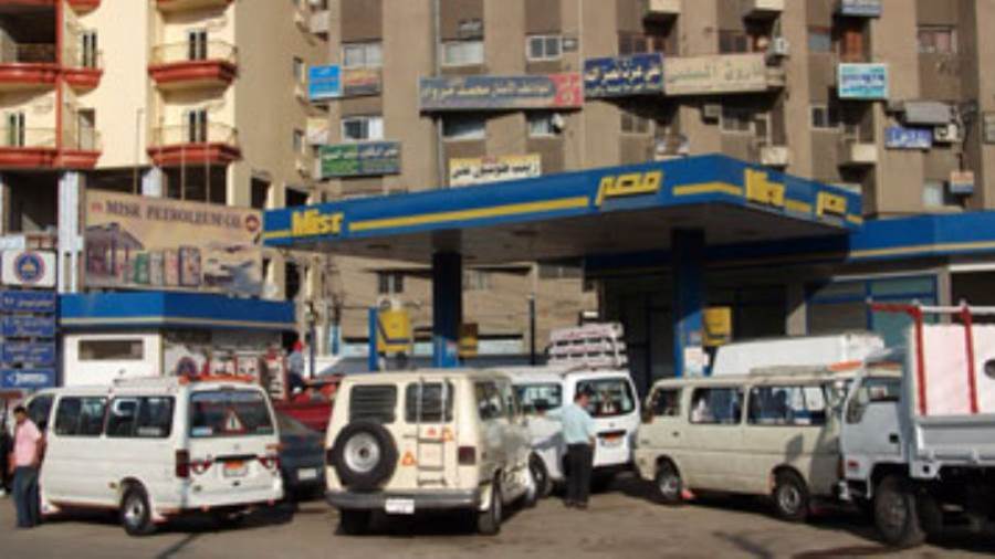 عمرو أديب يوجه نداء للحكومة لا ترفعوا أسعار البنزين الآن 4 banzzen