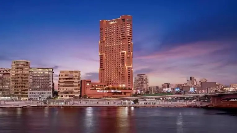 تفاصبل مصرع سائح ألماني بعد سقوطه من الطابق الـ30 بهيلتون رمسيس انتحار أم حادث 2 مصرع سائح ألماني