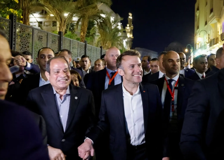 سر اختيار الرئيس السيسي لخان الخليلي ماكرون في شوارع القاهرة القديمة 1 الرئيس السيسي وماكرون
