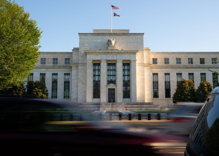 الفيدرالي يتمسك بسلاحه تثبيت الفائدة يشعل غضب ترامب وسط نيران أسعار النفط المستعرة 1 قرار الفيدرالي الأميركي