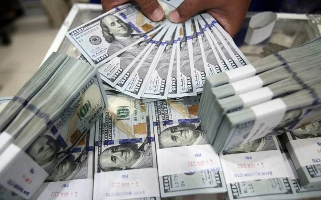 قفز إلى 51 جنيه سعر الدولار الان عقب الضربة الأميركية لإيران بجميع البنوك 3 حركة الدولار الأمريكي
